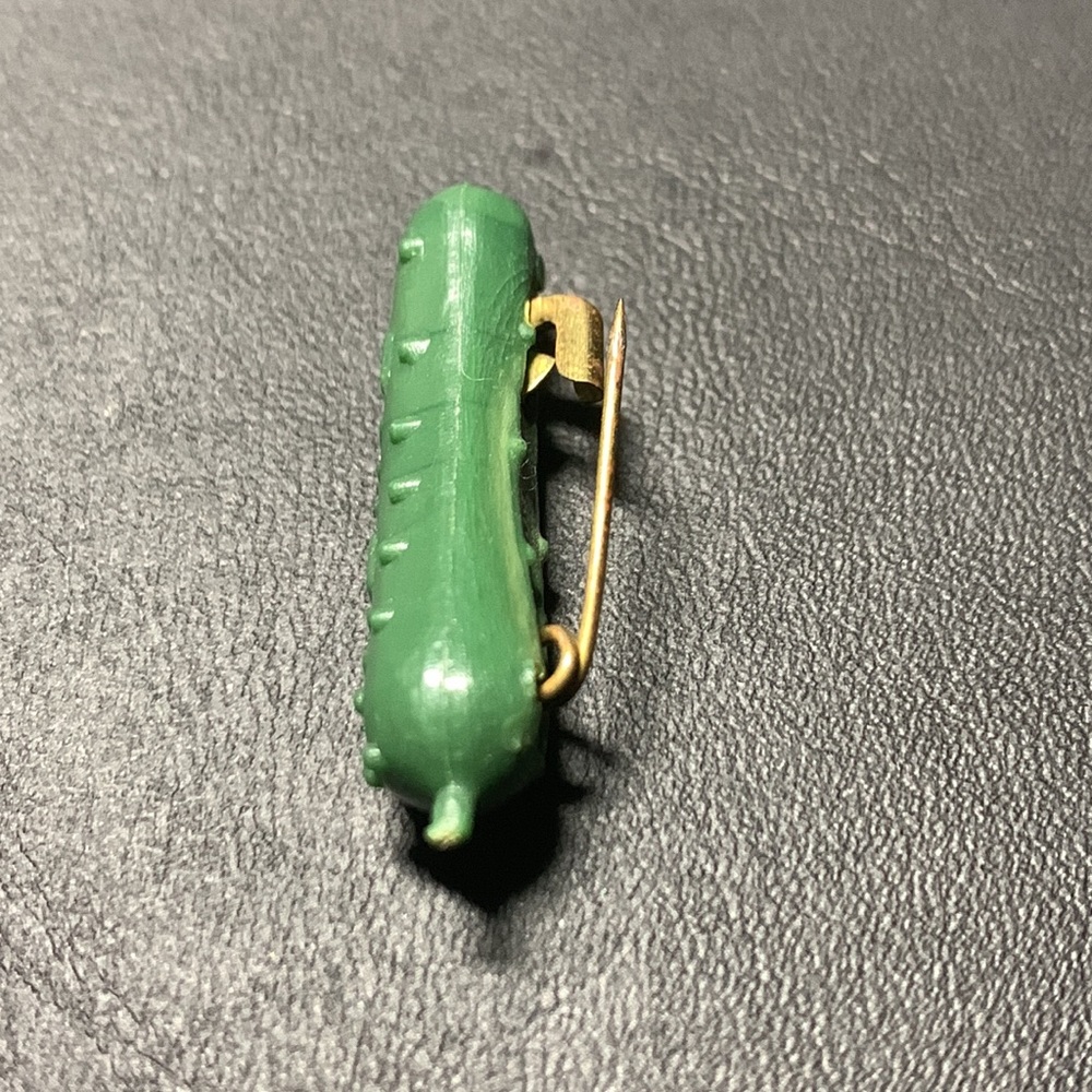 Heinz Pickle Lapel Pin - Picture 2 of 4